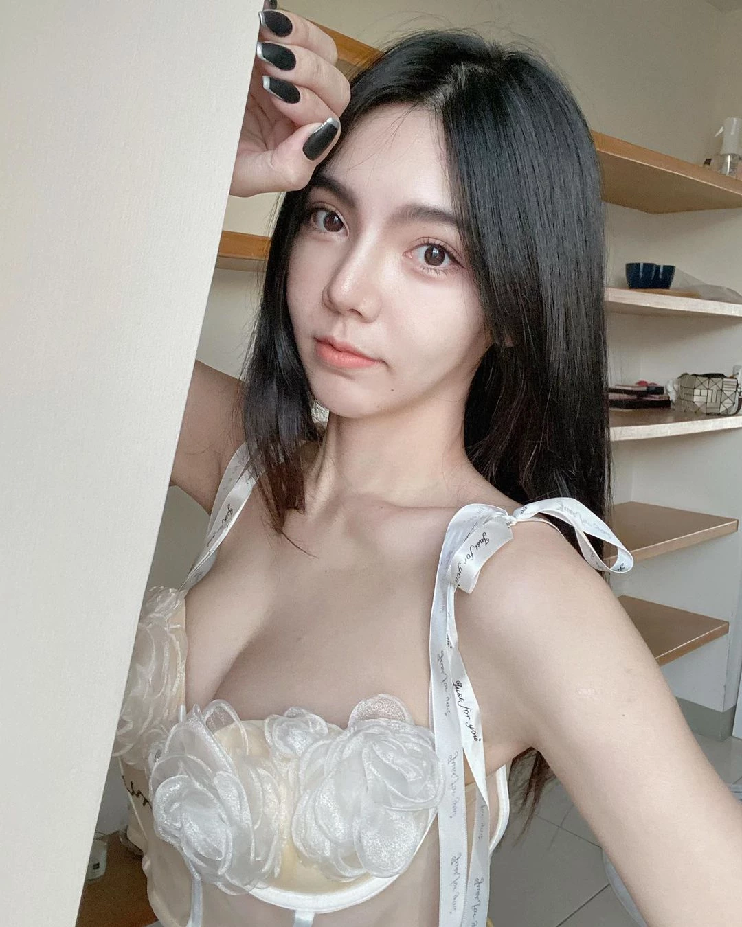 “Luna 宜欣”穿着风格大胆火辣 一眼看了就沦陷进去 [10P]