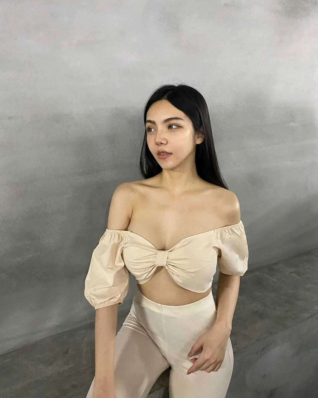 “Luna 宜欣”穿着风格大胆火辣 一眼看了就沦陷进去 [10P]